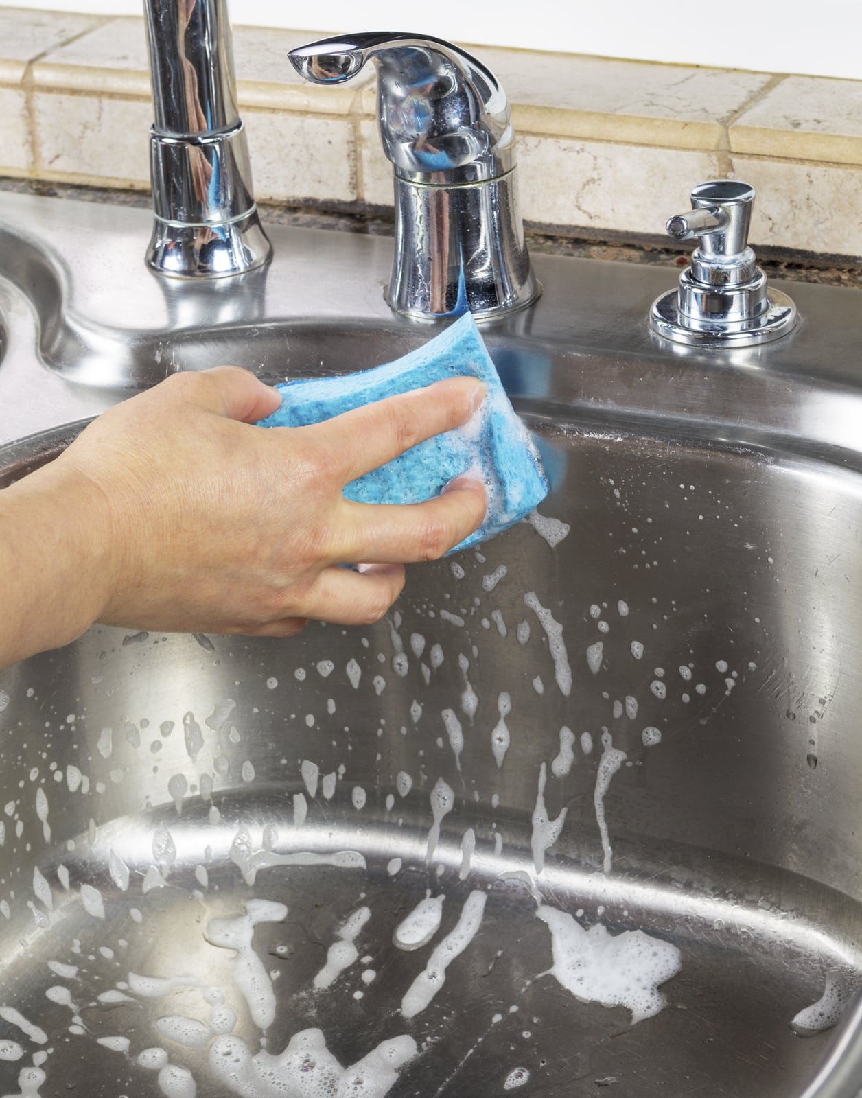 female-hand-cleaning-kitchen-sink-hygienedunia
